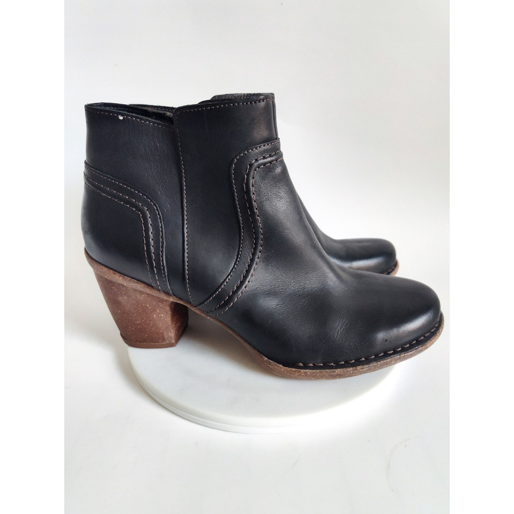 Clarks‎ Artisan Ankle Boots Size 9 Black Leather Block Heel Contrast Stitching